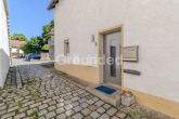 Gebäudeeingang - Einfamilienhaus in Schlosslage mit großer Dachterrasse in Trunstadt