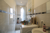 Badezimmer - Zentrale und vermietete 3-Zimmer-Wohnung in Fürth