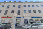 Straßenansicht frontal - Gepflegtes Mehrfamilienhaus mit stabiler Rendite und ca. 1.260m² vermietbarer Fläche in Traunstein