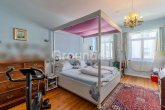 OG2 Mitte Schlafzimmer - Gepflegtes Mehrfamilienhaus mit stabiler Rendite und ca. 1.260m² vermietbarer Fläche in Traunstein