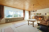 Wohnzimmer EG (2) - Geräumiges, voll unterkellertes Einfamilienhaus mit Garten und Terrassen in Baiersdorf