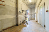 EG Zugang Werkstatt u. Hallen - Großzügiges Anwesen mit Wohnhaus, diversen Fahrzeughallen und Gartengrundstück in Pfarrweisach
