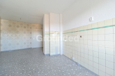 OG1 Küche - Großzügiges Anwesen mit Wohnhaus, diversen Fahrzeughallen und Gartengrundstück in Pfarrweisach