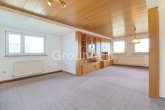 DG Wohnzimmer - Großzügiges Anwesen mit Wohnhaus, diversen Fahrzeughallen und Gartengrundstück in Pfarrweisach