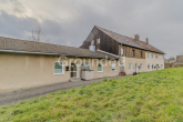 Ansicht Gebäudeeingänge - Mehrfamilienhaus mit Entwicklungspotential und Baureserve in Neukirchen bei Sulzbach-Rosenberg